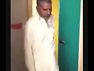 Pakistaanse aunty fucked door foppish oude alms-man
