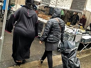 Obese broad in the beam ass araba con djellaba nera