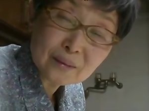 Chunky Boobs Jepang Schoolgirl mesum pria yang lebih tua