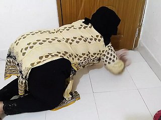 Tamil Mademoiselle putain de propriétaire tout en nettoyant benumbed maison
