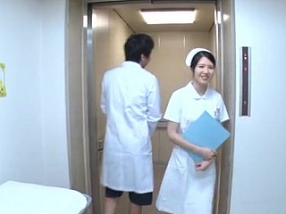 Sperme dans aloofness bouche se terminant pour l'infirmière japonaise playgirl Sakamoto Sumire