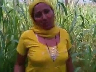 Indian Punjabi meisje Fucked In Open velden in the air Amritsar