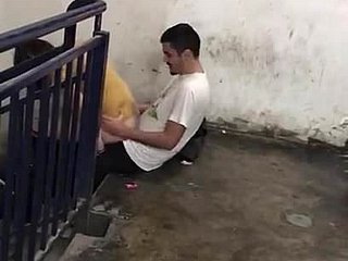 putain israelien dans la construction d'escaliers.